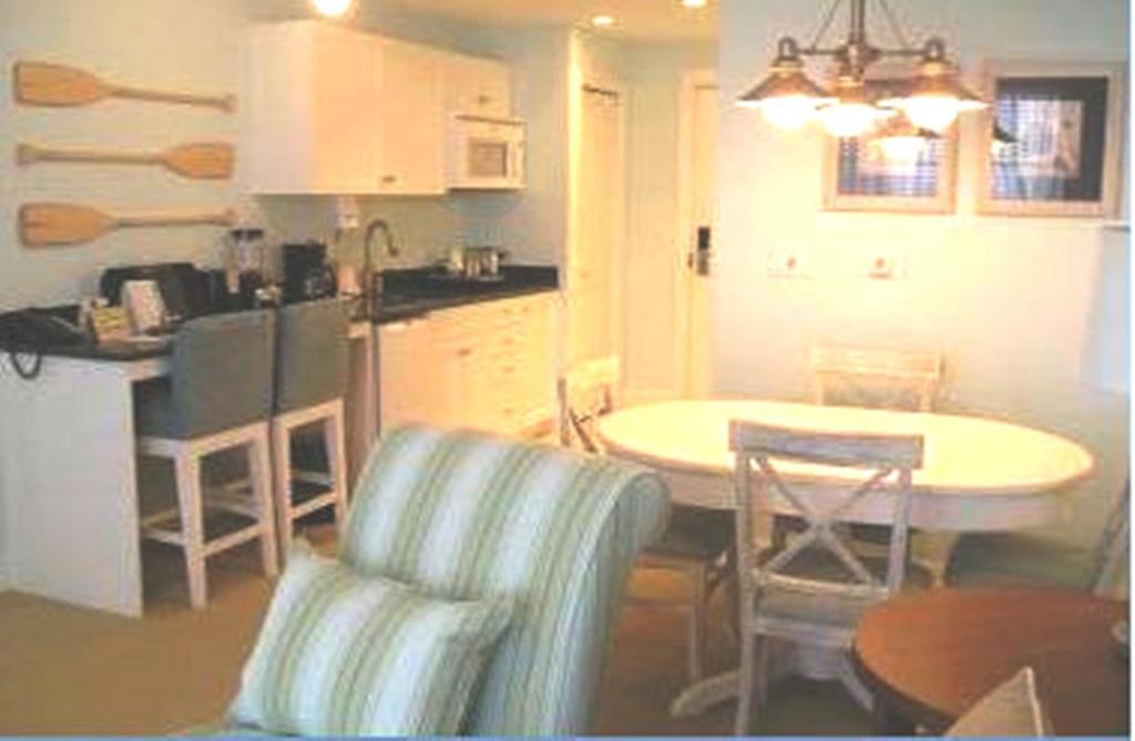 Harborside Suites At Little Harbor Ruskin Room photo